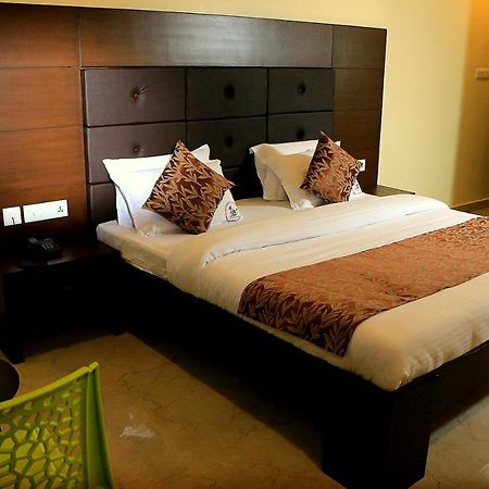 Tranquil Park Hotel ปอนดิเชอรี ภายนอก รูปภาพ