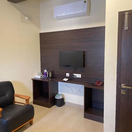 Tranquil Park Hotel ปอนดิเชอรี ภายนอก รูปภาพ