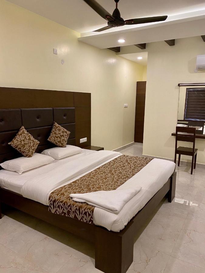 Tranquil Park Hotel ปอนดิเชอรี ภายนอก รูปภาพ